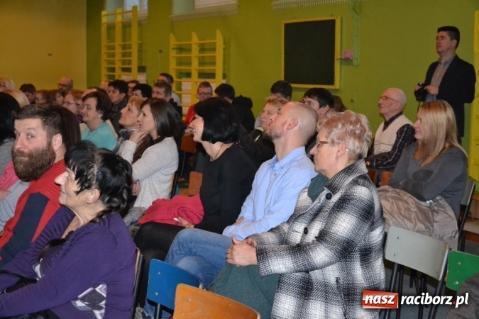 Zdjęcie w galerii na portalu naszraciborz.pl: Ebenezer Scrooge na zakończenie Jarmarku Bożonarodzeniowego w rudzkim ZSO  wiadomości z regionu