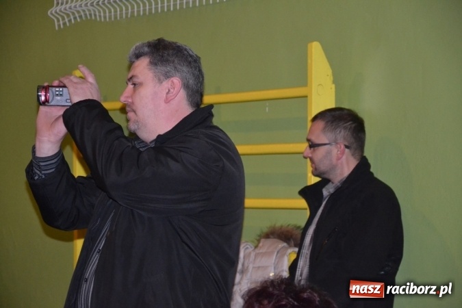 Zdjęcie w galerii na portalu naszraciborz.pl: Ebenezer Scrooge na zakończenie Jarmarku Bożonarodzeniowego w rudzkim ZSO  wiadomości z regionu