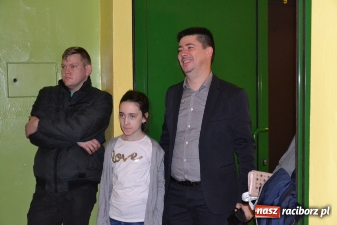 Zdjęcie w galerii na portalu naszraciborz.pl: Ebenezer Scrooge na zakończenie Jarmarku Bożonarodzeniowego w rudzkim ZSO  wiadomości z regionu