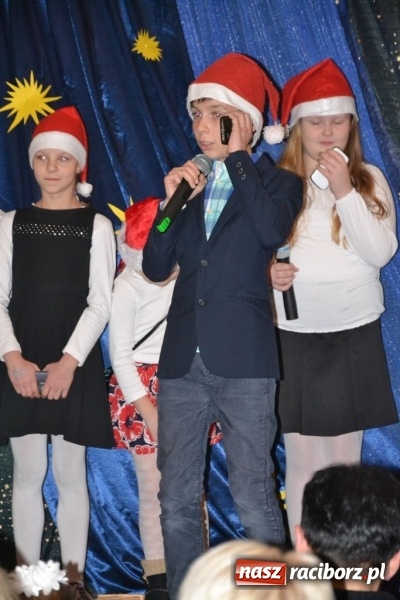 Zdjęcie w galerii na portalu naszraciborz.pl: Ebenezer Scrooge na zakończenie Jarmarku Bożonarodzeniowego w rudzkim ZSO  wiadomości z regionu