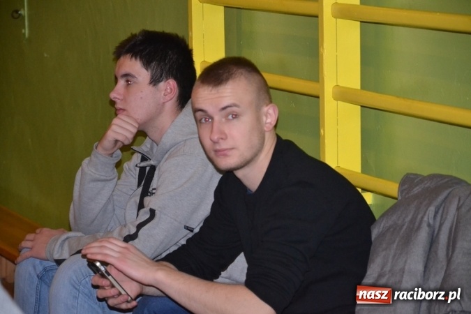 Zdjęcie w galerii na portalu naszraciborz.pl: Ebenezer Scrooge na zakończenie Jarmarku Bożonarodzeniowego w rudzkim ZSO  wiadomości z regionu