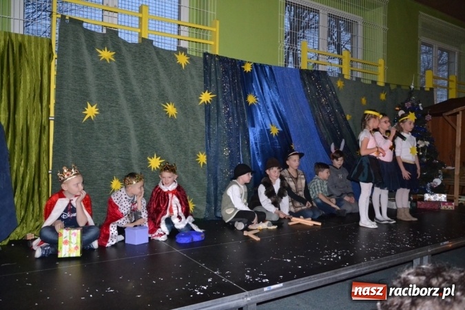 Zdjęcie w galerii na portalu naszraciborz.pl: Ebenezer Scrooge na zakończenie Jarmarku Bożonarodzeniowego w rudzkim ZSO  wiadomości z regionu