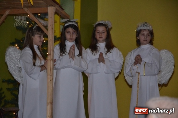 Zdjęcie w galerii na portalu naszraciborz.pl: Ebenezer Scrooge na zakończenie Jarmarku Bożonarodzeniowego w rudzkim ZSO  wiadomości z regionu