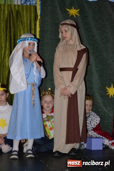 Zdjęcie w galerii na portalu naszraciborz.pl: Ebenezer Scrooge na zakończenie Jarmarku Bożonarodzeniowego w rudzkim ZSO  wiadomości z regionu