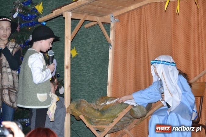 Zdjęcie w galerii na portalu naszraciborz.pl: Ebenezer Scrooge na zakończenie Jarmarku Bożonarodzeniowego w rudzkim ZSO  wiadomości z regionu