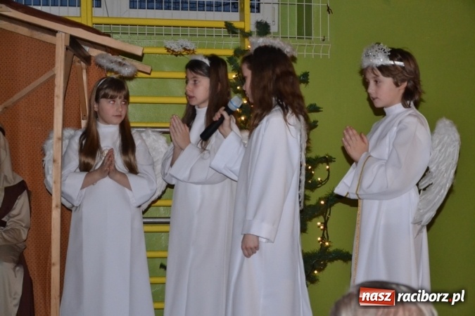 Zdjęcie w galerii na portalu naszraciborz.pl: Ebenezer Scrooge na zakończenie Jarmarku Bożonarodzeniowego w rudzkim ZSO  wiadomości z regionu