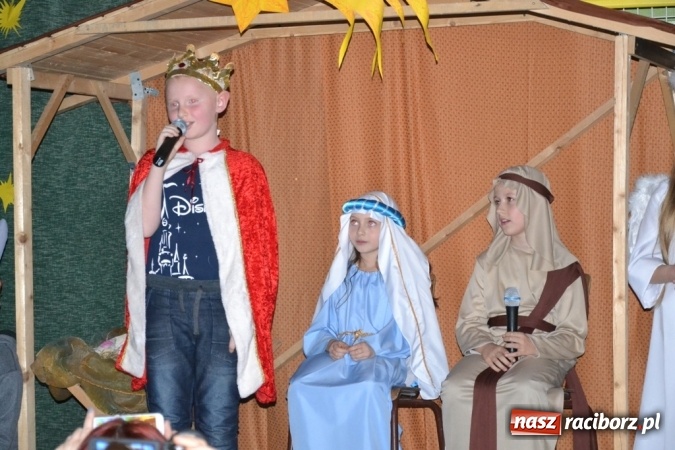 Zdjęcie w galerii na portalu naszraciborz.pl: Ebenezer Scrooge na zakończenie Jarmarku Bożonarodzeniowego w rudzkim ZSO  wiadomości z regionu