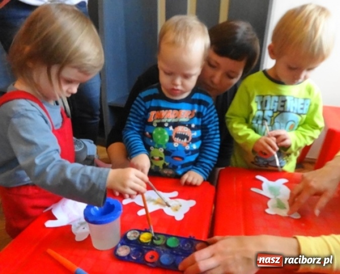 Zdjęcie w galerii na portalu naszraciborz.pl: Fikusie czekają na święta  wiadomości z regionu