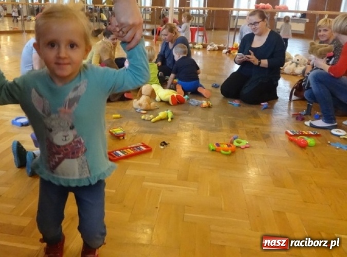 Zdjęcie w galerii na portalu naszraciborz.pl: Fikusie czekają na święta  wiadomości z regionu