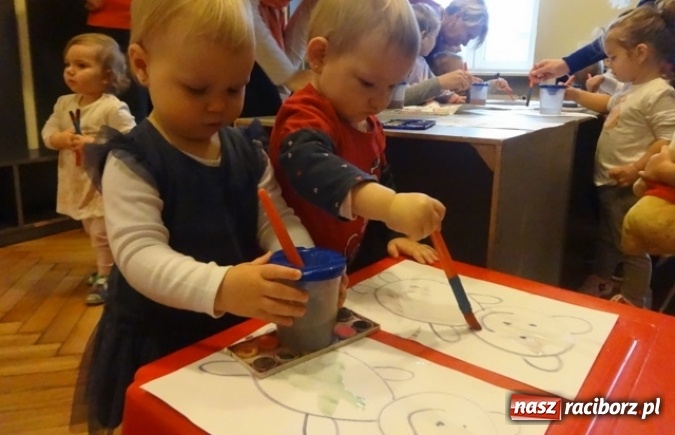 Zdjęcie w galerii na portalu naszraciborz.pl: Fikusie czekają na święta  wiadomości z regionu