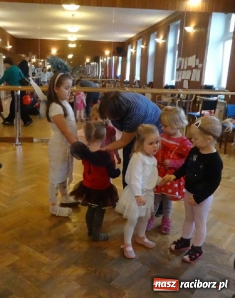 Zdjęcie w galerii na portalu naszraciborz.pl: Fikusie czekają na święta  wiadomości z regionu