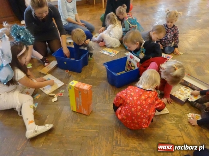 Zdjęcie w galerii na portalu naszraciborz.pl: Fikusie czekają na święta  wiadomości z regionu