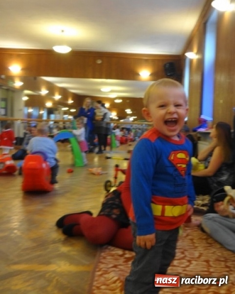 Zdjęcie w galerii na portalu naszraciborz.pl: Fikusie czekają na święta  wiadomości z regionu