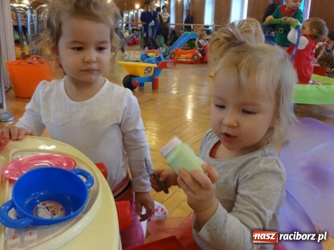 Zdjęcie w galerii na portalu naszraciborz.pl: Fikusie czekają na święta  wiadomości z regionu