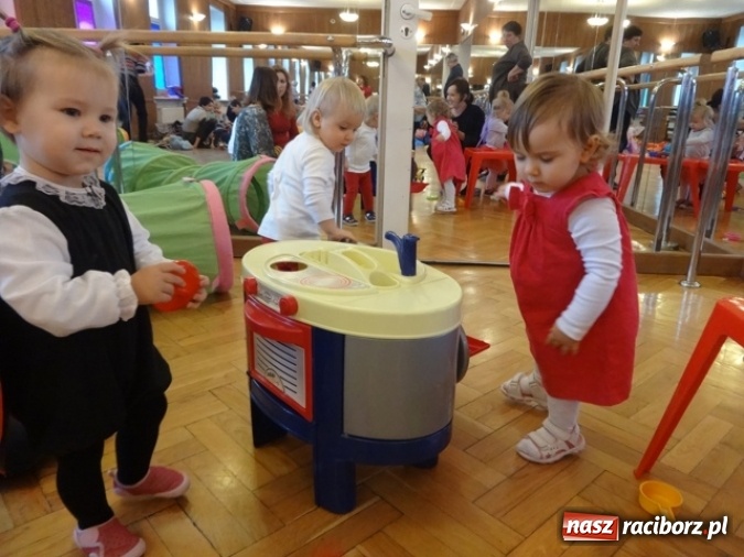 Zdjęcie w galerii na portalu naszraciborz.pl: Fikusie czekają na święta  wiadomości z regionu