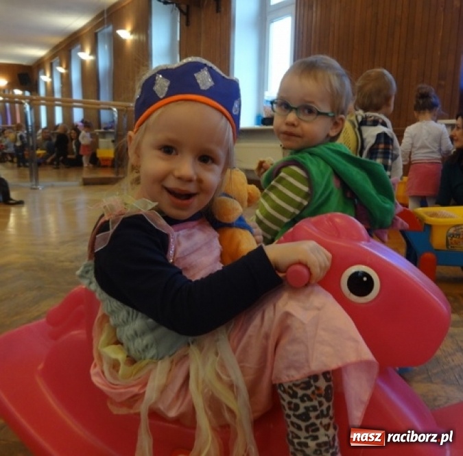 Zdjęcie w galerii na portalu naszraciborz.pl: Fikusie czekają na święta  wiadomości z regionu