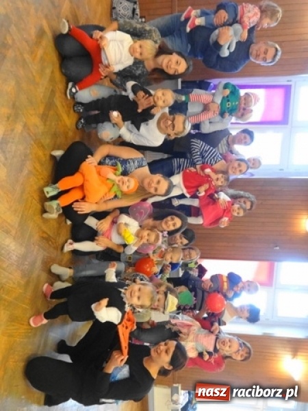 Zdjęcie w galerii na portalu naszraciborz.pl: Fikusie czekają na święta  wiadomości z regionu