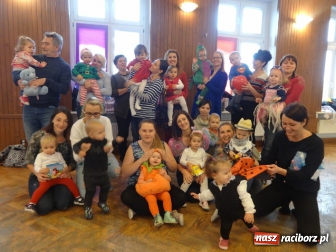 Zdjęcie w galerii na portalu naszraciborz.pl: Fikusie czekają na święta  wiadomości z regionu