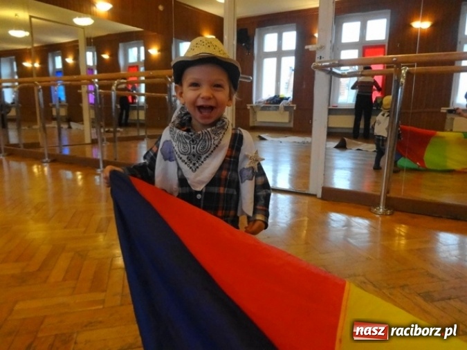 Zdjęcie w galerii na portalu naszraciborz.pl: Fikusie czekają na święta  wiadomości z regionu