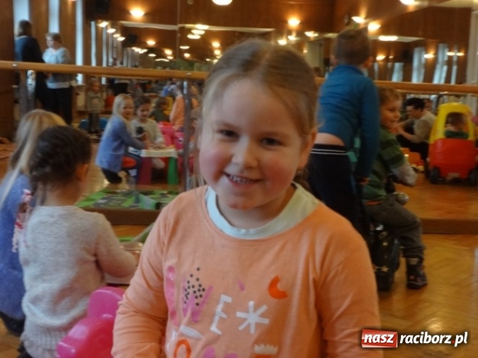 Zdjęcie w galerii na portalu naszraciborz.pl: Fikusie czekają na święta  wiadomości z regionu