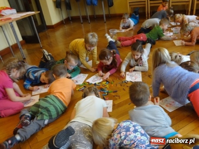 Zdjęcie w galerii na portalu naszraciborz.pl: Fikusie czekają na święta  wiadomości z regionu