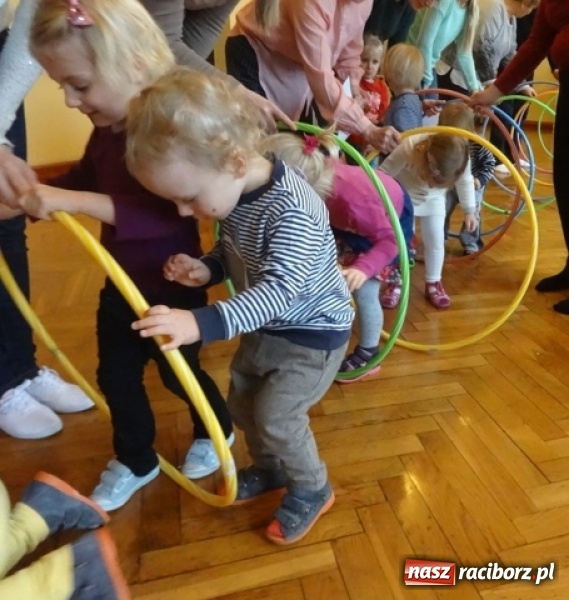 Zdjęcie w galerii na portalu naszraciborz.pl: Fikusie czekają na święta  wiadomości z regionu