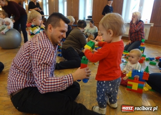 Zdjęcie w galerii na portalu naszraciborz.pl: Fikusie czekają na święta  wiadomości z regionu