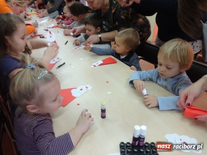 Zdjęcie w galerii na portalu naszraciborz.pl: Fikusie czekają na święta  wiadomości z regionu