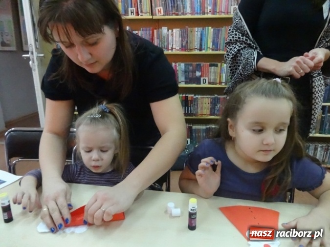 Zdjęcie w galerii na portalu naszraciborz.pl: Fikusie czekają na święta  wiadomości z regionu