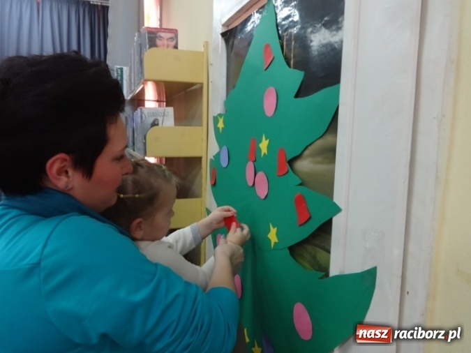 Zdjęcie w galerii na portalu naszraciborz.pl: Fikusie czekają na święta  wiadomości z regionu