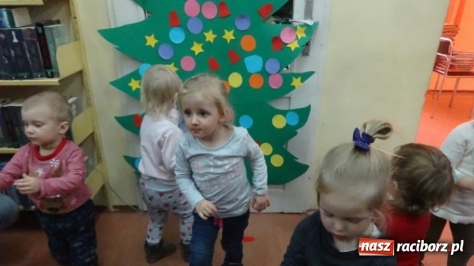 Zdjęcie w galerii na portalu naszraciborz.pl: Fikusie czekają na święta  wiadomości z regionu