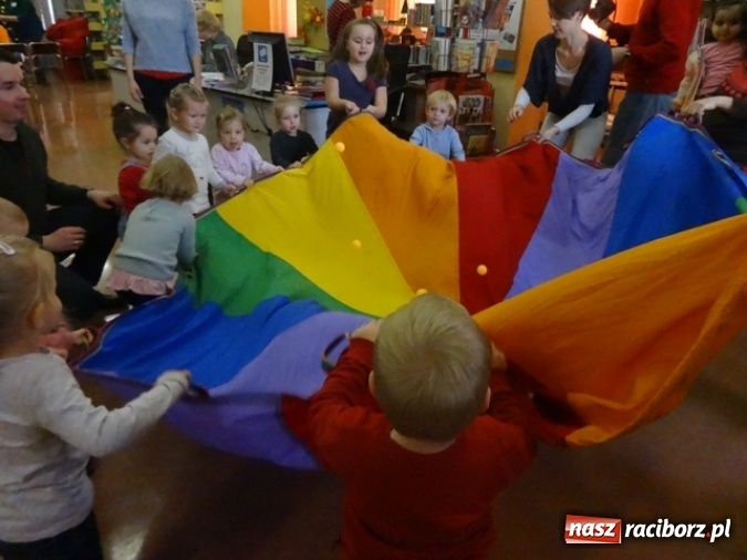 Zdjęcie w galerii na portalu naszraciborz.pl: Fikusie czekają na święta  wiadomości z regionu