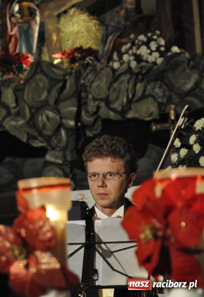 Zdjęcie w galerii na portalu naszraciborz.pl: Magiczne kolędowanie na Płoni wiadomości z regionu