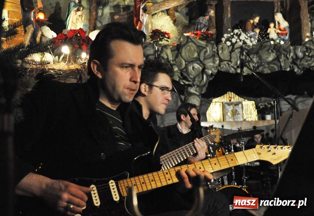 Zdjęcie w galerii na portalu naszraciborz.pl: Magiczne kolędowanie na Płoni wiadomości z regionu