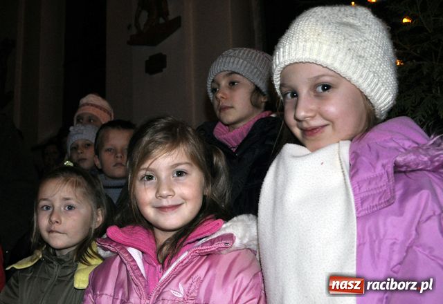 Zdjęcie w galerii na portalu naszraciborz.pl: Magiczne kolędowanie na Płoni wiadomości z regionu