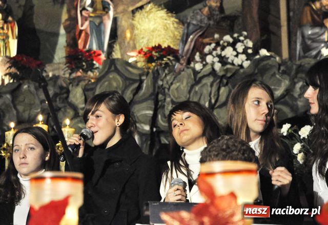 Zdjęcie w galerii na portalu naszraciborz.pl: Magiczne kolędowanie na Płoni wiadomości z regionu