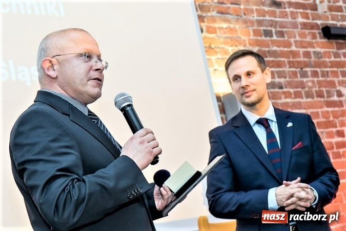 Zdjęcie w galerii na portalu naszraciborz.pl: Srebrna odznaka honorowa za zasługi dla wojew&oacute;dztwa śląskiego dla Jarosława Łuszcza wiadomości z regionu