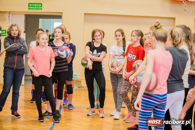 Zdjęcie w galerii na portalu naszraciborz.pl: Turniej Dwójek Siatkarskich Dziewcząt i Chłopców klas VI wiadomości z regionu