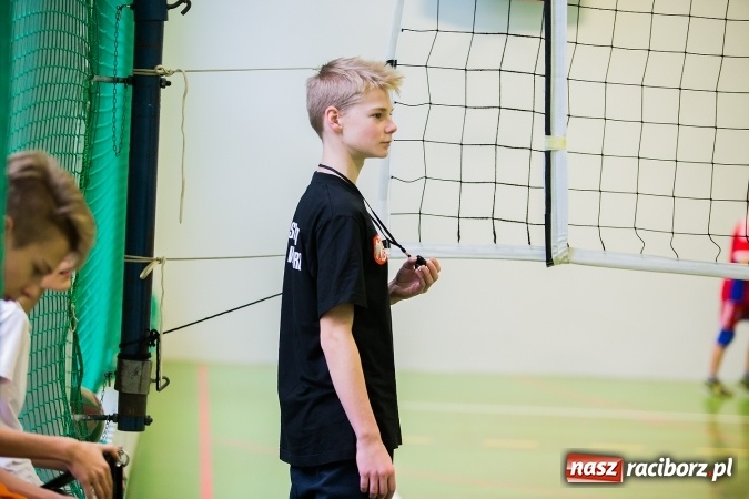 Zdjęcie w galerii na portalu naszraciborz.pl: Turniej Dwójek Siatkarskich Dziewcząt i Chłopców klas VI wiadomości z regionu