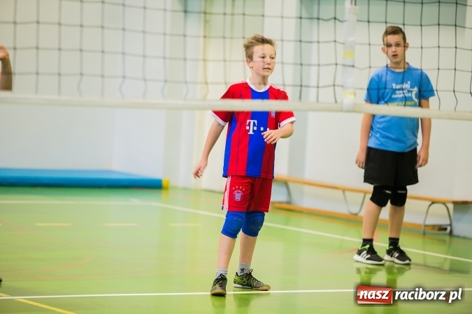 Zdjęcie w galerii na portalu naszraciborz.pl: Turniej Dwójek Siatkarskich Dziewcząt i Chłopców klas VI wiadomości z regionu