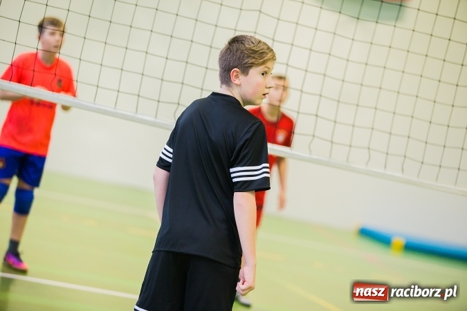 Zdjęcie w galerii na portalu naszraciborz.pl: Turniej Dwójek Siatkarskich Dziewcząt i Chłopców klas VI wiadomości z regionu