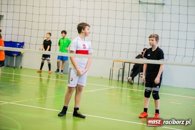 Zdjęcie w galerii na portalu naszraciborz.pl: Turniej Dwójek Siatkarskich Dziewcząt i Chłopców klas VI wiadomości z regionu