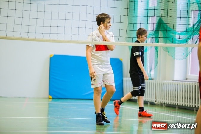Zdjęcie w galerii na portalu naszraciborz.pl: Turniej Dwójek Siatkarskich Dziewcząt i Chłopców klas VI wiadomości z regionu