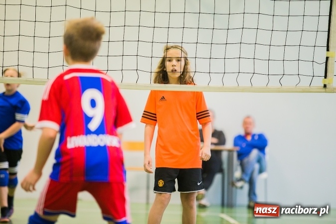 Zdjęcie w galerii na portalu naszraciborz.pl: Turniej Dwójek Siatkarskich Dziewcząt i Chłopców klas VI wiadomości z regionu