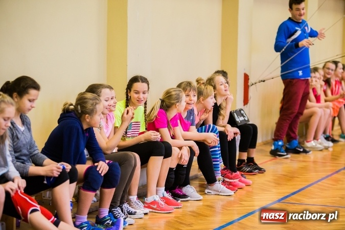 Zdjęcie w galerii na portalu naszraciborz.pl: Turniej Dwójek Siatkarskich Dziewcząt i Chłopców klas VI wiadomości z regionu