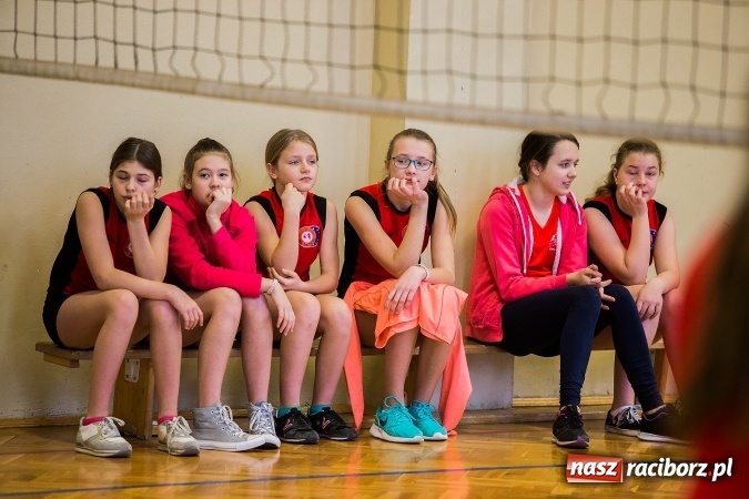 Zdjęcie w galerii na portalu naszraciborz.pl: Turniej Dwójek Siatkarskich Dziewcząt i Chłopców klas VI wiadomości z regionu