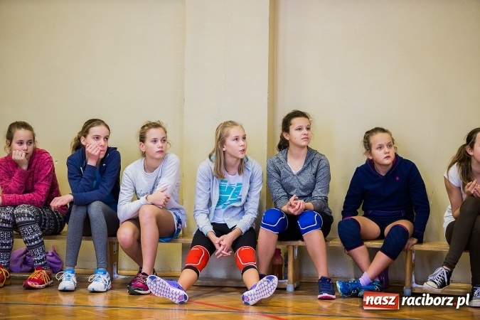 Zdjęcie w galerii na portalu naszraciborz.pl: Turniej Dwójek Siatkarskich Dziewcząt i Chłopców klas VI wiadomości z regionu