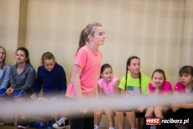 Zdjęcie w galerii na portalu naszraciborz.pl: Turniej Dwójek Siatkarskich Dziewcząt i Chłopców klas VI wiadomości z regionu