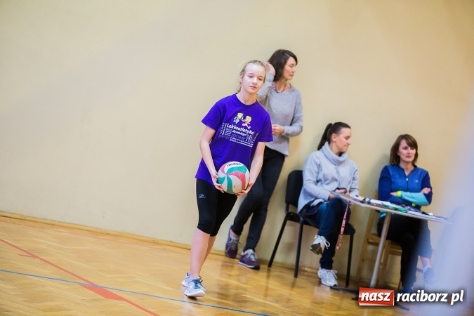 Zdjęcie w galerii na portalu naszraciborz.pl: Turniej Dwójek Siatkarskich Dziewcząt i Chłopców klas VI wiadomości z regionu