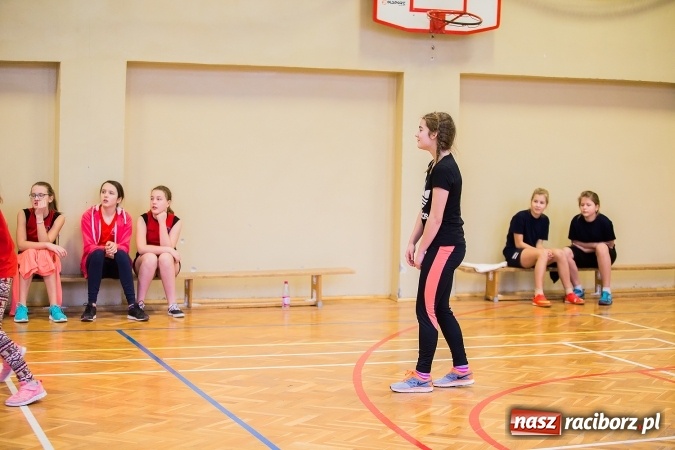 Zdjęcie w galerii na portalu naszraciborz.pl: Turniej Dwójek Siatkarskich Dziewcząt i Chłopców klas VI wiadomości z regionu